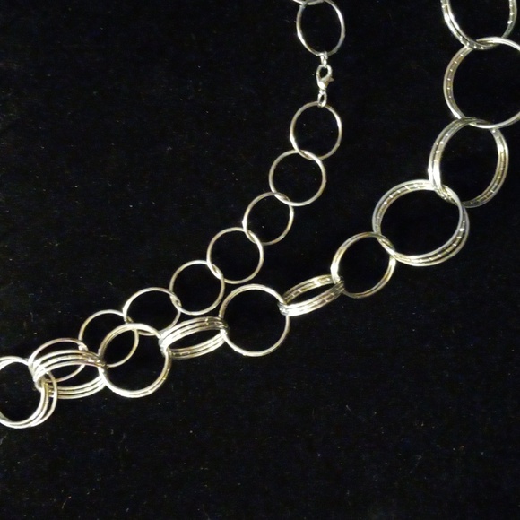 Circle Link necklace. - Picture 2 of 3